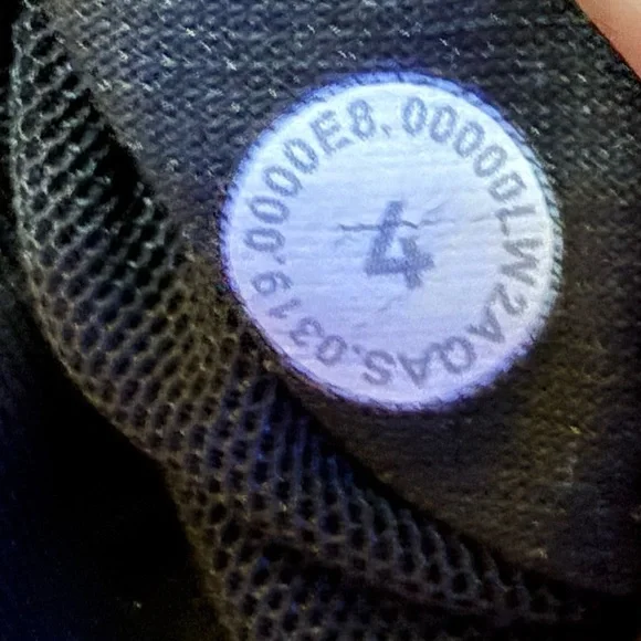 Pristine Excellent Pre-Loved Lululemon Flow Y Bra *Nulu Black Size: 4 - Picture 6 of 6